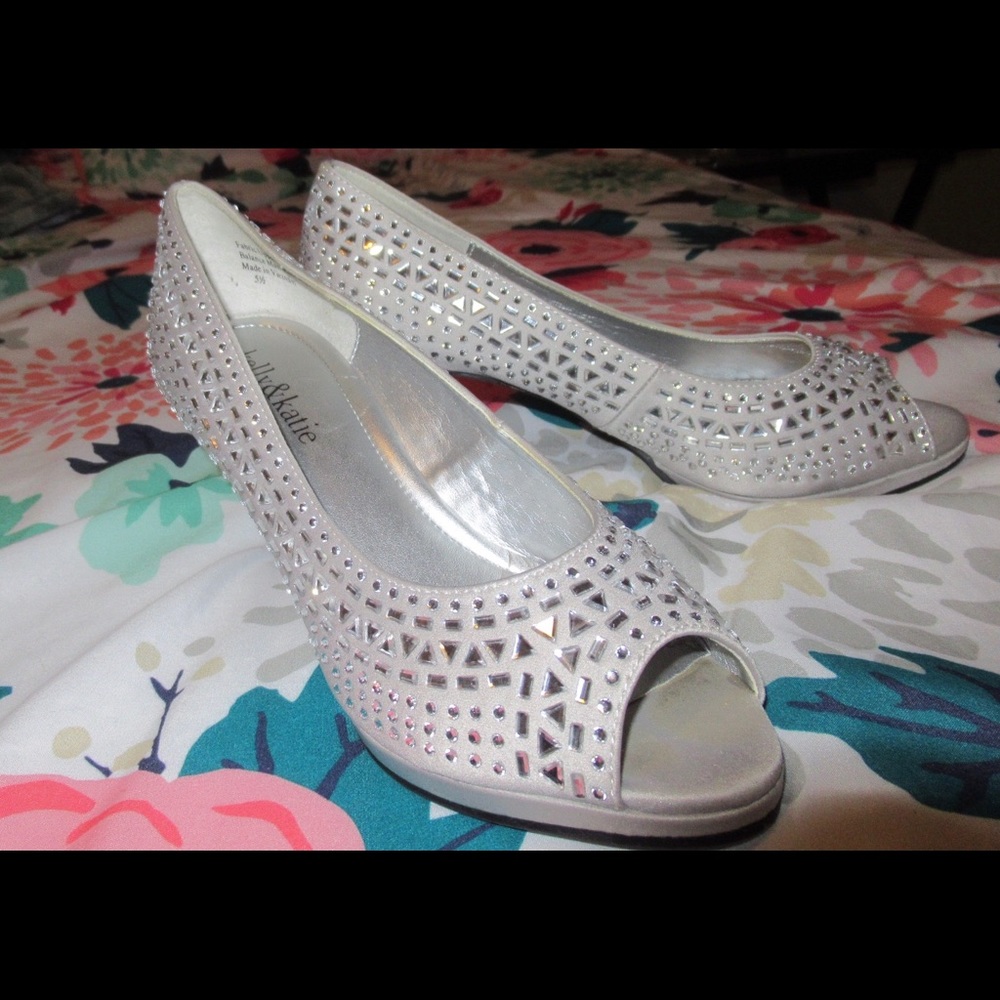 5 1/2 SILVER HEELS